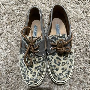 Cheetah Sperry’s size 5